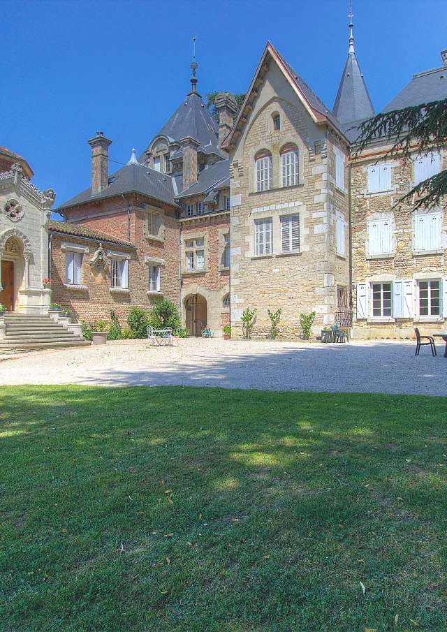 Authentic accommodation Chateau de Varambon