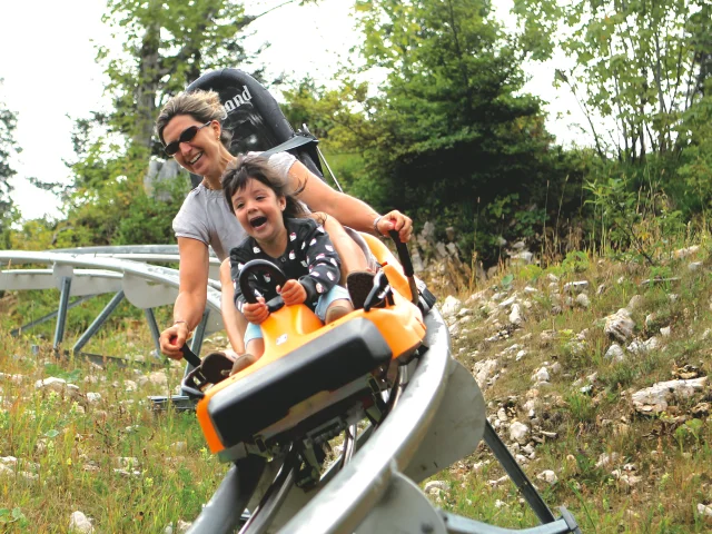 Outdoor, luge d'été à Monts Jura