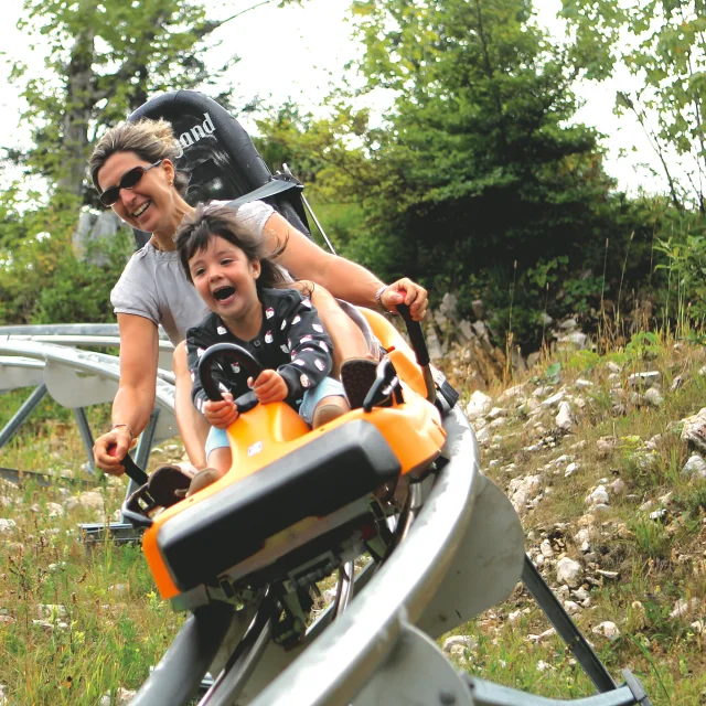 Outdoor, luge d'été à Monts Jura