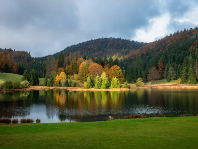 Lac Genin in autumn