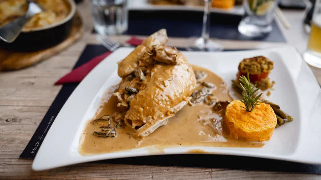 Volaille à la crème et aux morilles