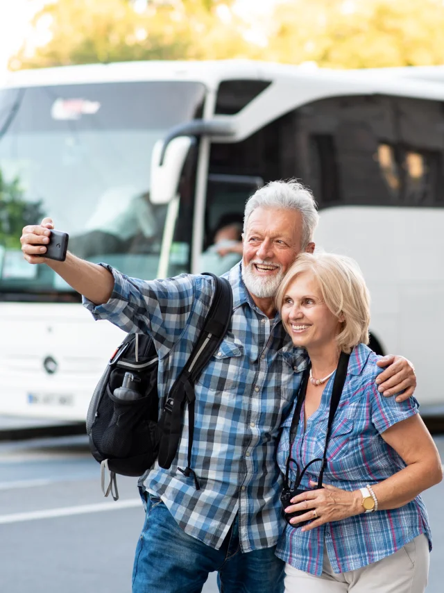 Participants à une excursion en groupe dans l'Ain
